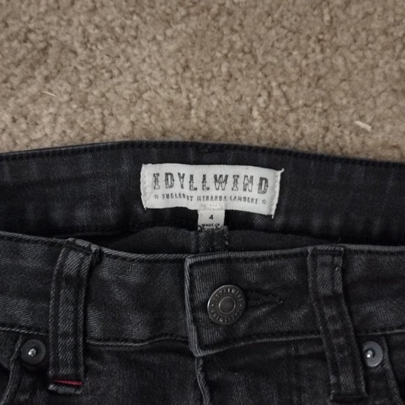 Idllywind - Picture 2 of 4